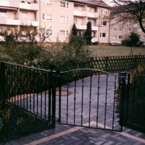 Ziergitter mit Ornamenten aus Schmiedeeisen