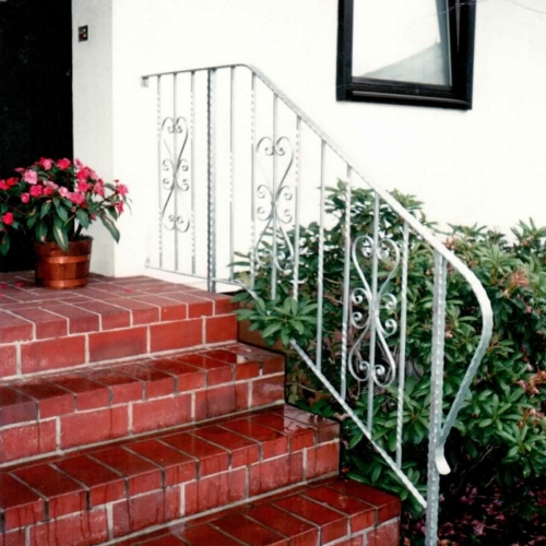Ziergitter mit Ornamenten aus Schmiedeeisen