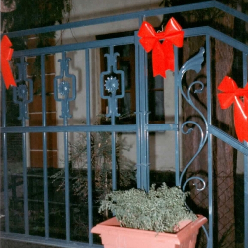 Ziergitter mit Ornamenten aus Schmiedeeisen